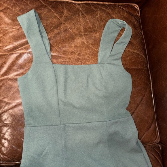 Show me your Mumu brand new with. Tags Eden midi dress in dusty sage stretch - Picture 7 of 10